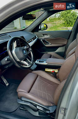 Внедорожник / Кроссовер BMW iX1 2023 в 