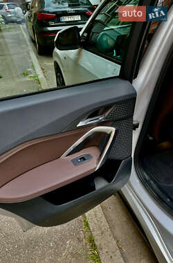 Внедорожник / Кроссовер BMW iX1 2023 в 