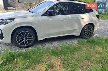 Внедорожник / Кроссовер BMW iX1 2022 в 