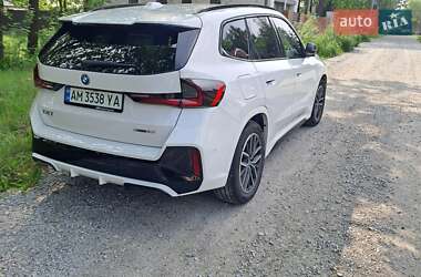Внедорожник / Кроссовер BMW iX1 2022 в 