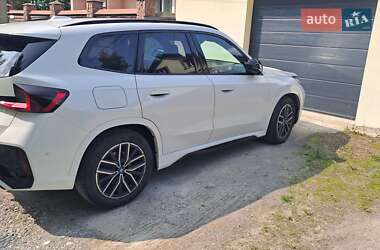 Внедорожник / Кроссовер BMW iX1 2022 в 
