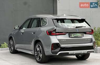 Внедорожник / Кроссовер BMW iX1 2024 в 