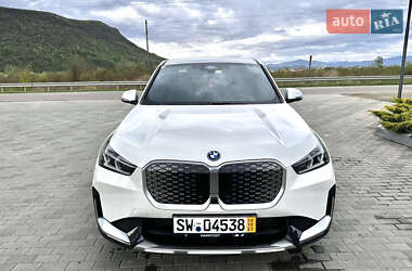 Внедорожник / Кроссовер BMW iX1 2024 в 