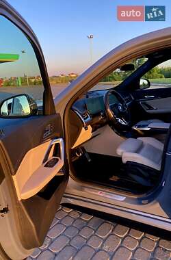 Внедорожник / Кроссовер BMW iX1 2023 в 