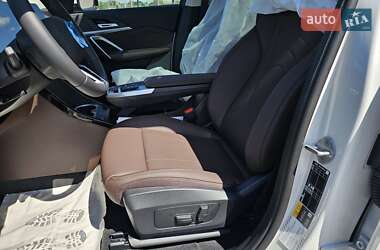 Позашляховик / Кросовер BMW iX1 2025 в 