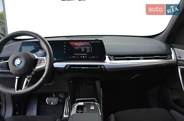 Позашляховик / Кросовер BMW iX1 2024 в 