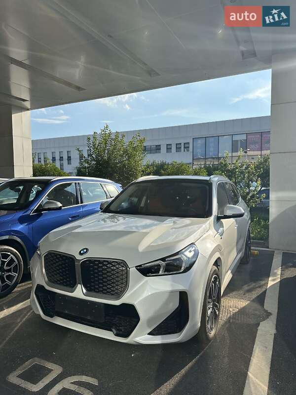 BMW iX1 2024