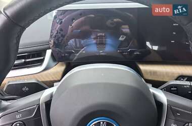 Позашляховик / Кросовер BMW iX1 2024 в 