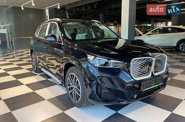 Позашляховик / Кросовер BMW iX1 2025 в 