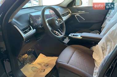 Позашляховик / Кросовер BMW iX1 2025 в 