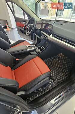 Позашляховик / Кросовер BMW iX1 2023 в 