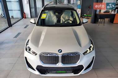 Позашляховик / Кросовер BMW iX1 2025 в 