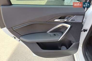 Позашляховик / Кросовер BMW iX1 2024 в 