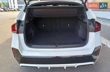 Позашляховик / Кросовер BMW iX1 2024 в 