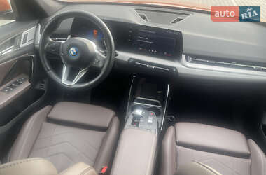 Позашляховик / Кросовер BMW iX1 2024 в 