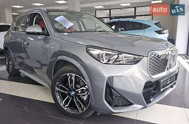 Позашляховик / Кросовер BMW iX1 2023 в 