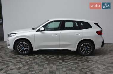 Позашляховик / Кросовер BMW iX1 2024 в 