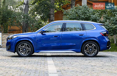 Позашляховик / Кросовер BMW iX1 2024 в 