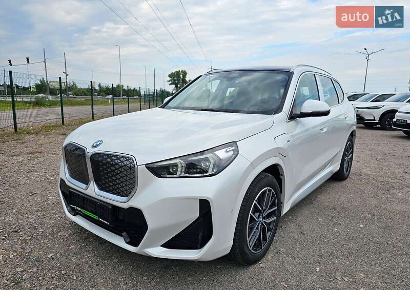 BMW iX1 2025