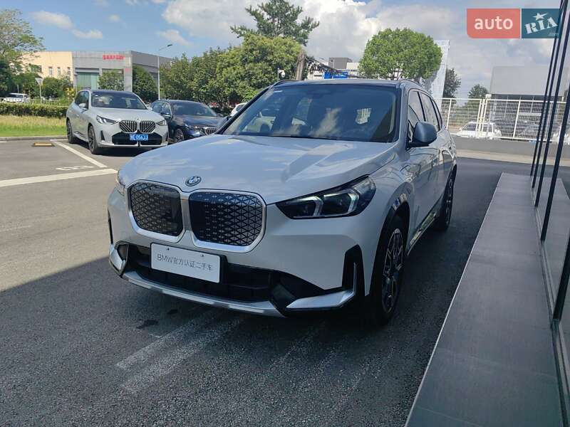 BMW iX1 2023