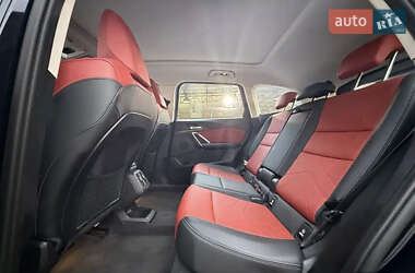 Позашляховик / Кросовер BMW iX1 2023 в 