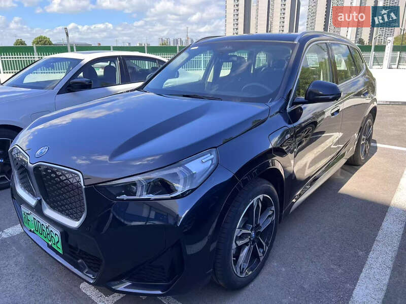 BMW iX1 2023