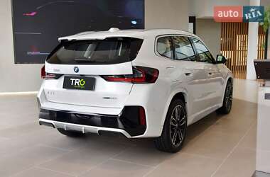 Внедорожник / Кроссовер BMW iX1 2023 в 