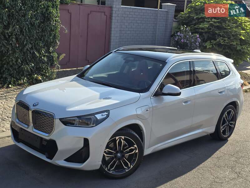 BMW iX1 2024