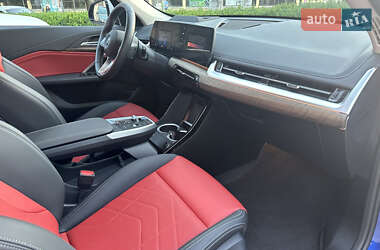 Внедорожник / Кроссовер BMW iX1 2023 в 