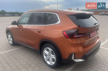 Позашляховик / Кросовер BMW iX1 2024 в 