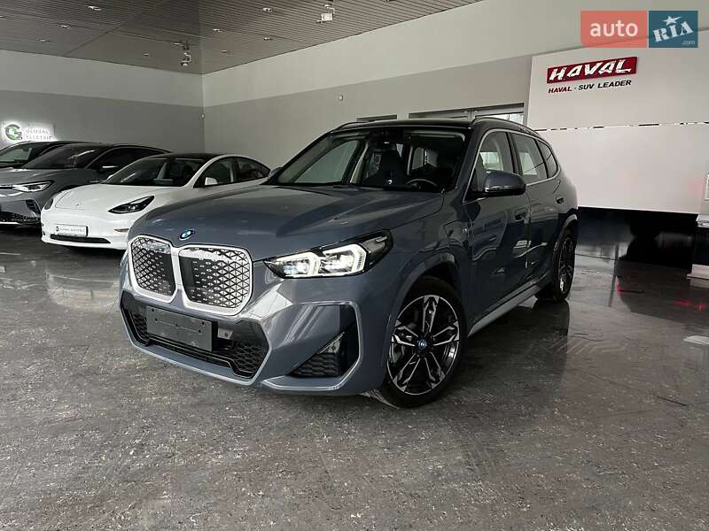 Позашляховик / Кросовер BMW iX1 2023 в 