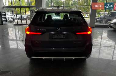 Позашляховик / Кросовер BMW iX1 2023 в 