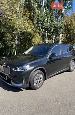 Позашляховик / Кросовер BMW iX1 2023 в 