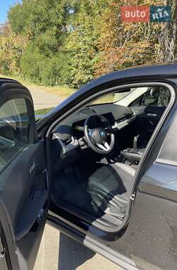 Позашляховик / Кросовер BMW iX1 2023 в 