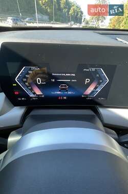 Позашляховик / Кросовер BMW iX1 2023 в 