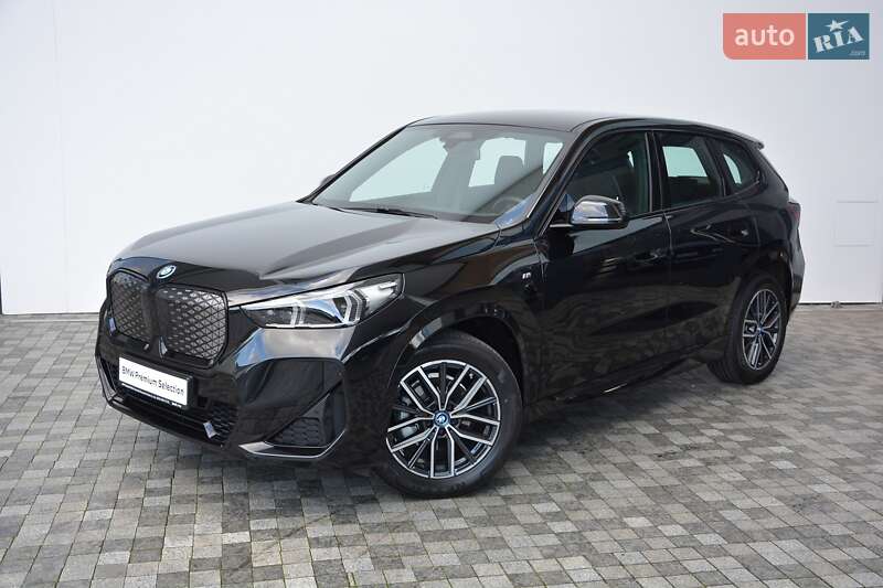 Позашляховик / Кросовер BMW iX1 2024 в 