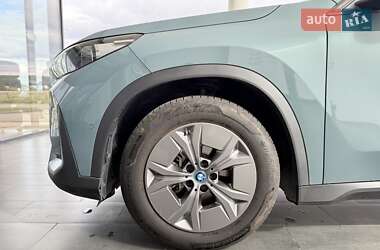 Позашляховик / Кросовер BMW iX1 2024 в 
