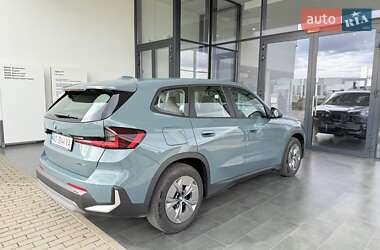 Позашляховик / Кросовер BMW iX1 2024 в 