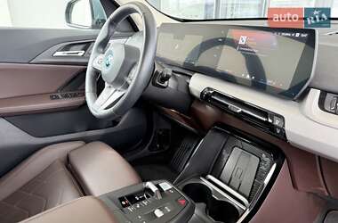 Позашляховик / Кросовер BMW iX1 2024 в 