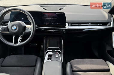 Внедорожник / Кроссовер BMW iX1 2022 в 