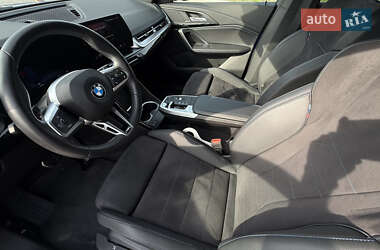 Внедорожник / Кроссовер BMW iX1 2022 в 