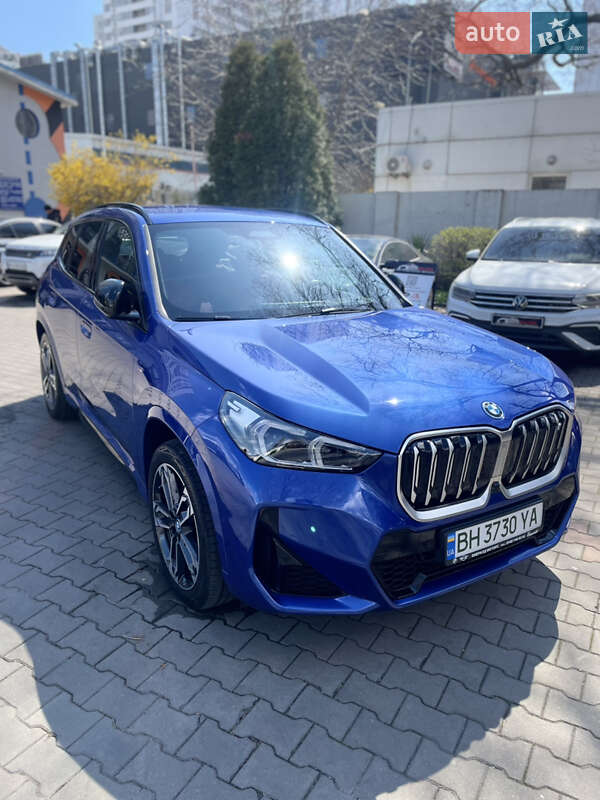 Внедорожник / Кроссовер BMW iX1 2023 в 