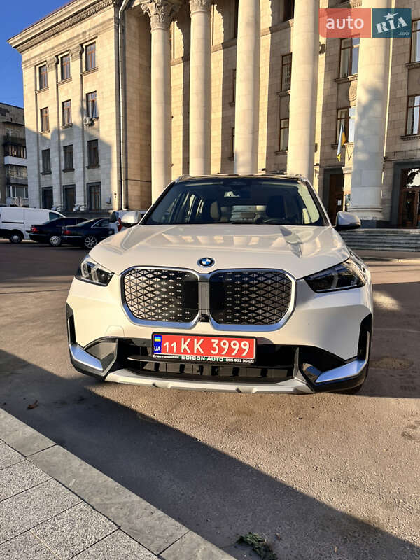 Внедорожник / Кроссовер BMW iX1 2023 в 