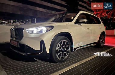 Внедорожник / Кроссовер BMW iX1 2023 в 