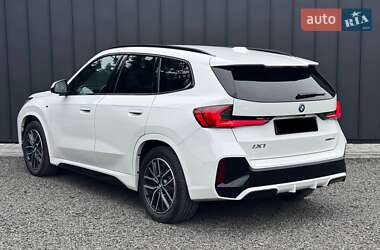 Позашляховик / Кросовер BMW iX1 2023 в 