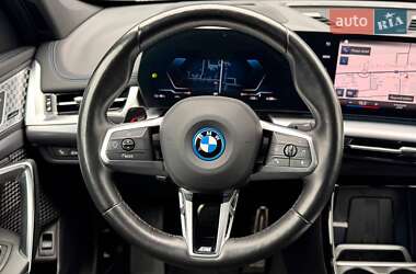Позашляховик / Кросовер BMW iX1 2023 в 