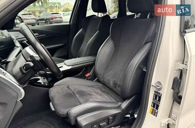 Позашляховик / Кросовер BMW iX1 2023 в 
