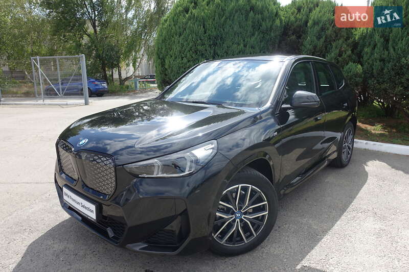 BMW iX1 2024