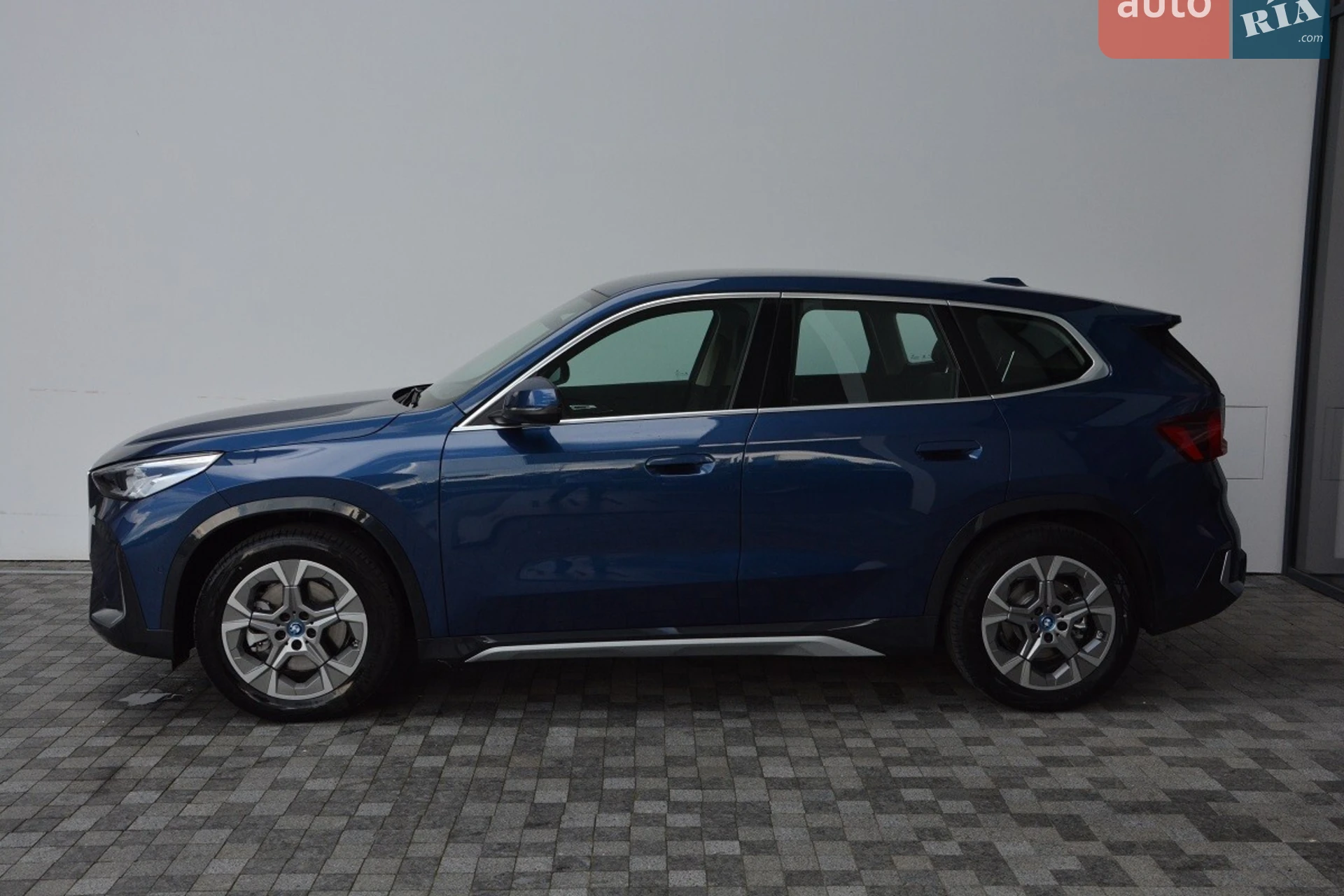 2025 BMW iX1 - мініатюра 2
