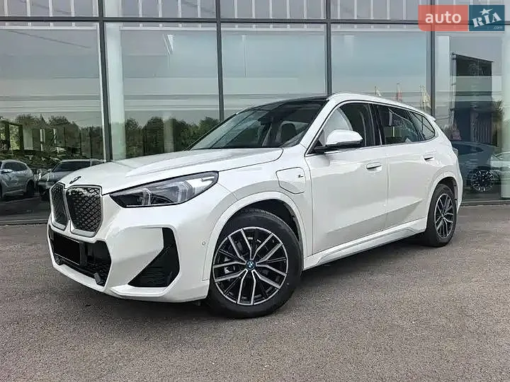 BMW iX1 2025